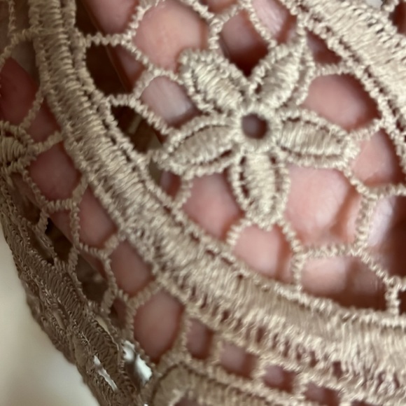 Montrez tan lacy top - Picture 2 of 4